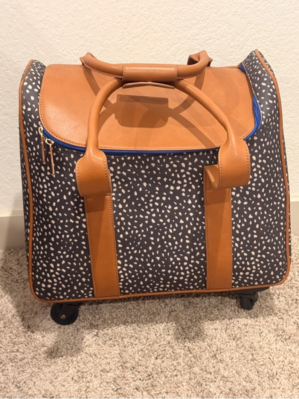 Hang Accessories Travel Rolling Bag in Navy Spot with Tan Trim